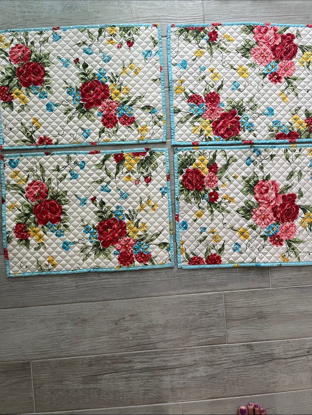 4Pioneer Woman sweet rose reversable quilted placemats pink red blue floral NWOT